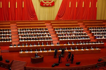 中国、香港への外部勢力干渉を「断固阻止」　全人代で李首相