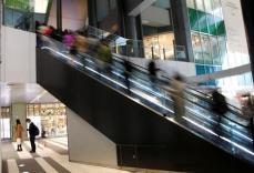 10月実質消費支出、前年比1.3％減（ロイター予測-2.6％）＝総務省