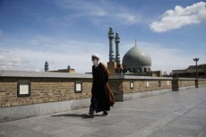 イラン、11日から「低リスクの」経済活動を再開＝大統領