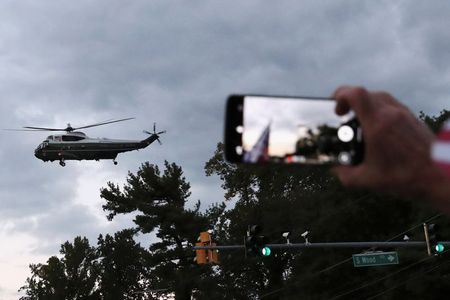 トランプ氏が退院、ホワイトハウスに戻る　「コロナを恐れるな」