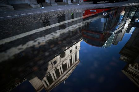 英総合ＰＭＩ、12月改定値は50.4へ上昇　回復は鈍い