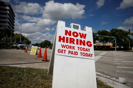 米7月雇用94.3万人増、予想上回る　失業率5.4％に改善　賃金も上昇