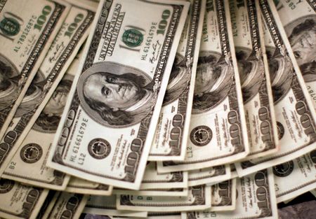 イラク、ドルの現金引き出しと取引を来年1月に禁止＝中銀当局者