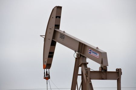 原油先物上昇、週間では3月以来の大幅下落