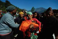 ネパール地震、死者157人に　捜索・救助活動続く