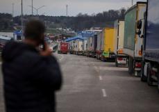 ポーランドのトラック運転手、ウクライナ国境封鎖　事業機会損失で