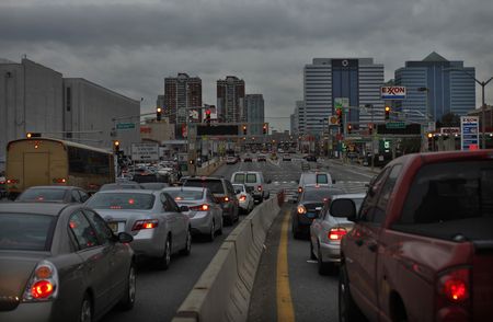 米ＮＹ州知事、「渋滞税」導入を中止　物価高で「苦渋の決断」