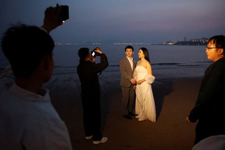中国の婚姻数、今年上半期は2013年以来最低