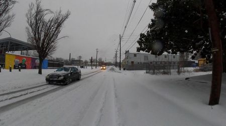 米中部大西洋沿岸で大雪、複数州が非常事態宣言　33万戸超が停電