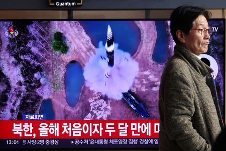 北朝鮮、6日に新型極超音速ミサイル発射成功　金総書記立ち会う