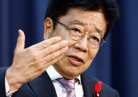 再びデフレに戻らないと言える状況にない、総合的判断必要＝加藤財務相