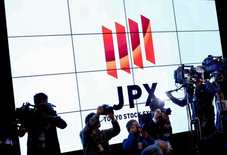 日経平均は3日続伸、ハイテク株買い　円高で伸び悩む