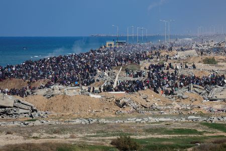 ガザ住民の「自発的退去」計画、イスラエル国防相が軍に指示