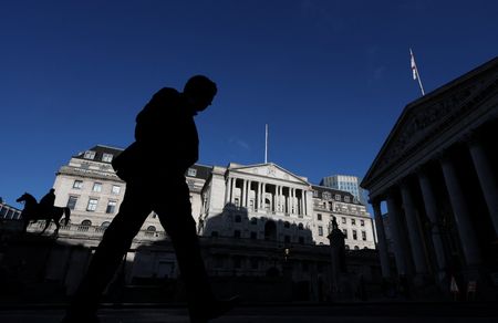 英中銀、政策金利0.25％引き下げ　インフレ上昇と成長鈍化を予想