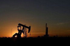 米超党派議員団、戦略石油備蓄の積み増しに向けた法案を提出