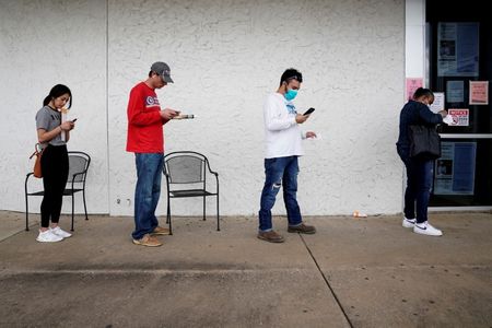 米エコノミスト団体「コロナ対策の現金支給継続を」、月末に期限