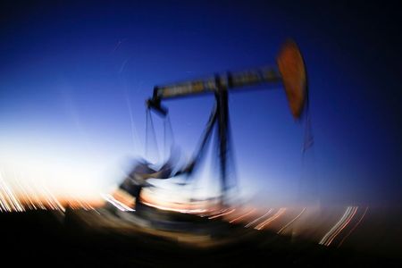 原油先物は下落、米コロナ対策協議停止や在庫統計が重し