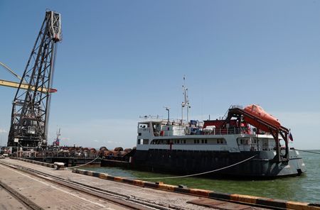 ロシア「マリウポリ港の穀物輸出準備整う」、周辺の地雷撤去要求