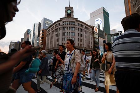 景気一致指数8月は2カ月ぶり低下、台風による自動車生産減などで