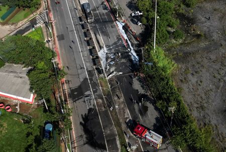 ブラジルで小型機墜落しバスに衝突、2人死亡　サンパウロの大通り