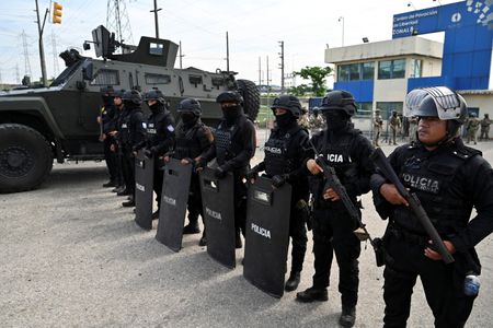 メキシコ、エクアドルと断交　大使館に警察突入