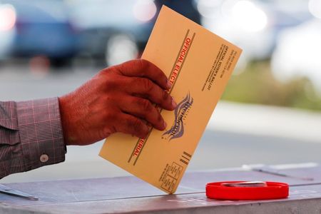 米大統領選本戦、新型コロナ感染続くなら7割が郵送投票支持
