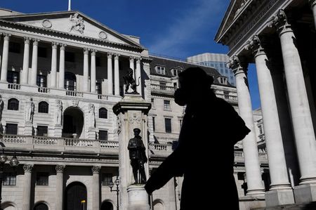 英保険各社、新型コロナで配当見送り　英中銀は決定支持