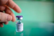 英、ファイザー製コロナワクチンの接種開始　一番手は90歳女性