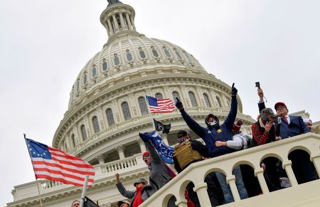 米議会警察の警官1人死亡、議事堂乱入で5人目の死者＝ＣＮＮ