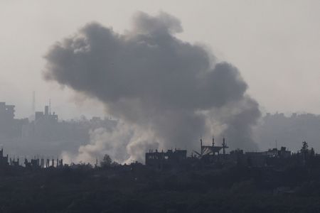 ガザ中部の難民キャンプに空爆、少なくとも18人死亡＝パレスチナ当局