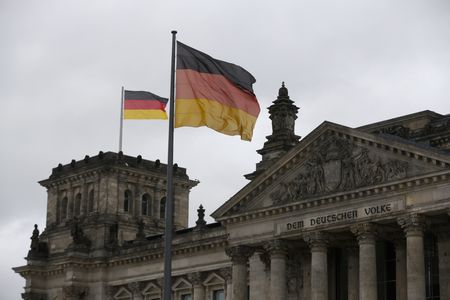 ドイツ経済、24年は小幅回復にとどまると予想＝経済専門家会議
