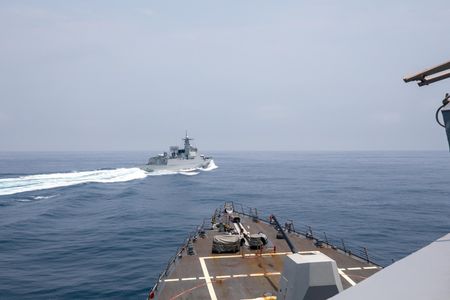 米ミサイル駆逐艦が台湾海峡航行、中国は警告