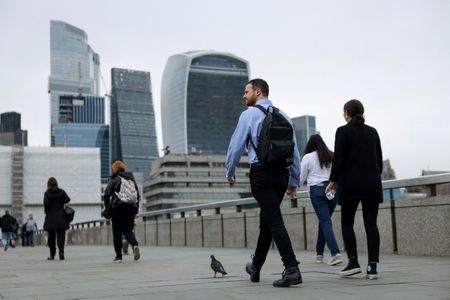 英労働市場、一段の冷え込み兆候　賃上げペースも鈍化＝調査