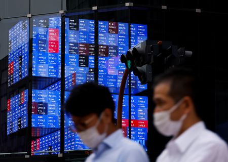 日経平均は反落で寄り付く、米株安と円高が重し