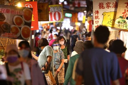 台湾、新型コロナの制限措置を一部緩和へ