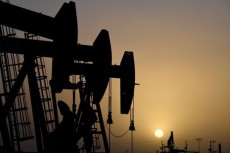 原油先物は上昇、ロックダウン緩和で燃料需要の回復に期待