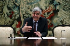 ポルトガルのセンテノ財務相退任へ、ユーログループ議長続投せず