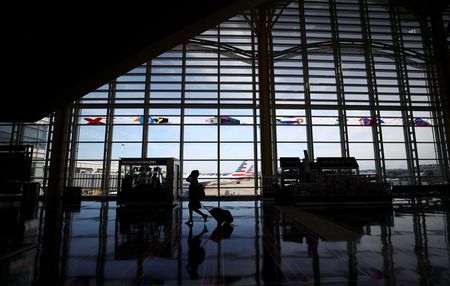 米航空旅客数、7月以来の低水準　デルタ航空「数カ月変わらず」