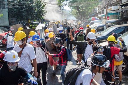 ヤンゴンの1地区に追い込まれたデモ参加者、移動可能に＝関係者