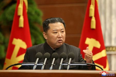 北朝鮮、平壌で建国記念の軍事パレード　金正恩氏出席＝ＫＣＮＡ