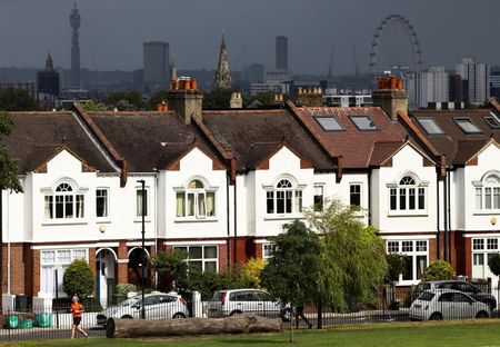 8月の英住宅価格、物件不足などで引き続き堅調＝ＲＩＣＳ