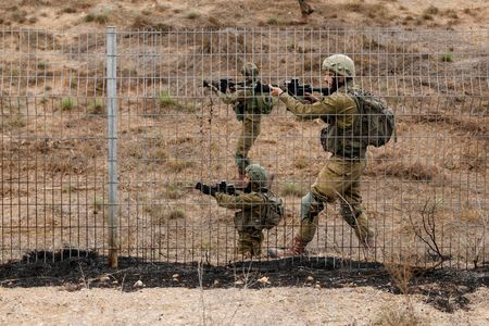 イスラエルが予備役招集、地上攻撃計画か　ハマスは人質処刑と警告
