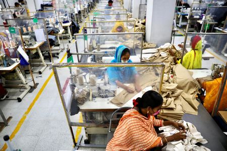 ファッションブランド、バングラデシュ製品仕入れ価格引き上げへ
