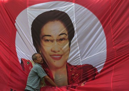 インドネシアのメガワティ元大統領、閣僚に辞任しないよう忠告