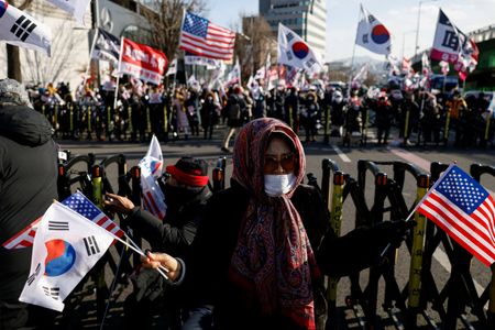 韓国与党に支持回復の兆し、尹氏拘束失敗で保守層勢いづく