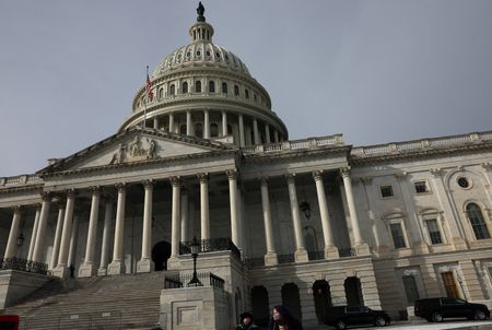 米政府閉鎖を回避、上院も24年度予算案の一部可決