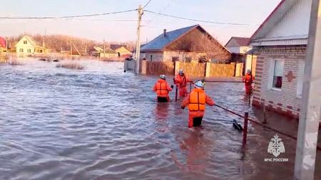 ロシア大規模洪水、一部被災者が地元当局の対応の鈍さに抗議