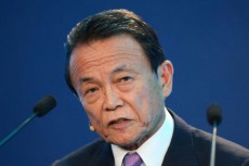 日本を実験場にするつもりない、税収踏まえ国債発行＝麻生財務相