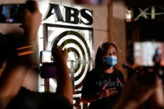フィリピン議会、ＴＶ局の放送権更新を拒否　メディア抑圧と批判