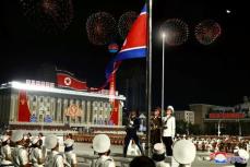 北朝鮮が未明に軍事パレード、巨大なＩＣＢＭを公開